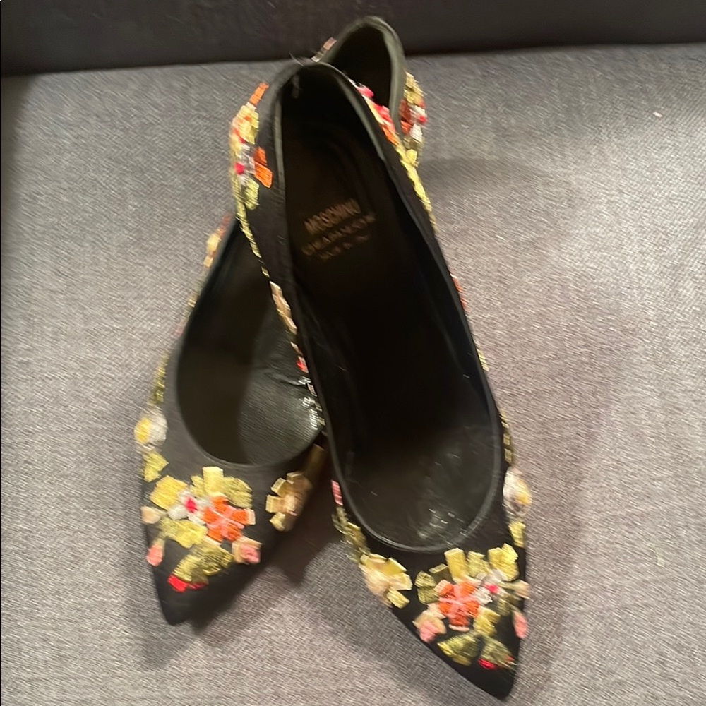 Moschino Black and Red Floral Heels with Pointed Toe - Picture 2 of 4